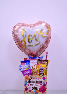 Arreglo de regalo Caja grande con snacks y dulces americanos, globo grande de amor perfecto para expresar amor. Regalo perfecto para tu esposa u novia.