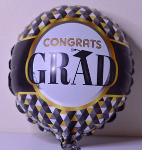 Globo mediano color negro con dorado cuadros Congrats Grad