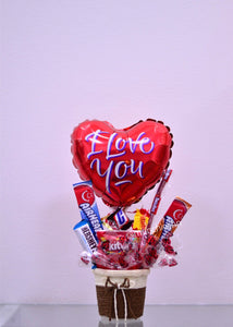 arreglo de regalo Canasta pequeña café con dulces y globo mediano corazón rojo I love you para hombre o mujer en munchies honduras