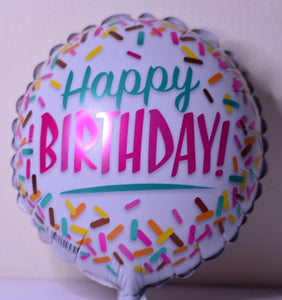 Globo mediano color blanco confeti letras azul con rosado Happy Birthday