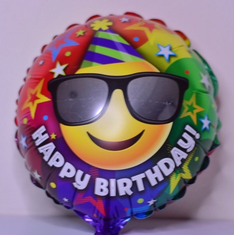 Globo mediano multicolor emoji con lentes Happy Birthday