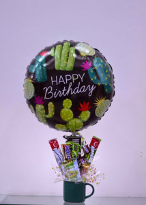 Taza verde con dulces y globo grande cactus happy birthday