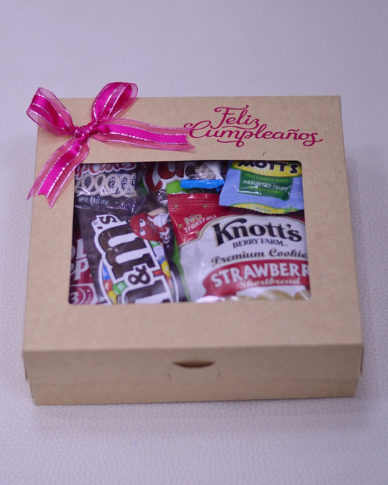 caja de regalo con ventana transparente rellena de dulces, chocolate y bebida, ideal para  mujer en su cumpleanos
