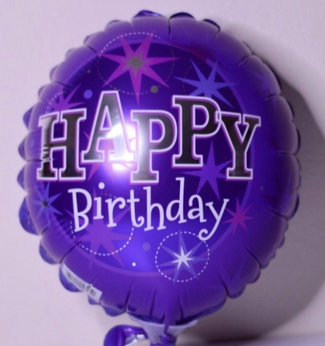 Globo mediano morado con estrellas y letras plateadas Happy Birthday