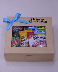 caja de regalo con ventana transparente rellena de dulces, chocolate y bebida, ideal para hombre o mujer en su cumpleanos